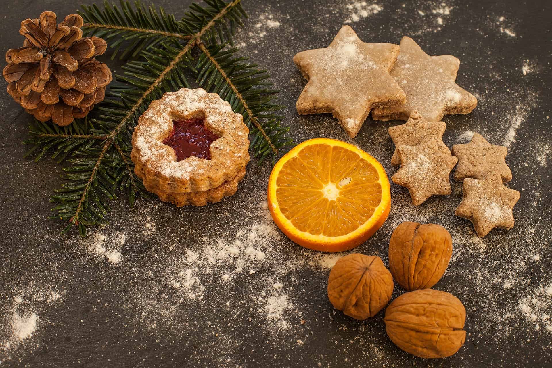 cookie-1786768_1920 weihnachtsplätzchen, orangenscheibe und walnüsse